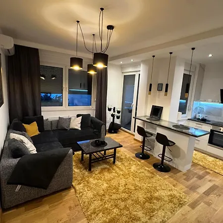 Royal021 Ns * Novi Sad